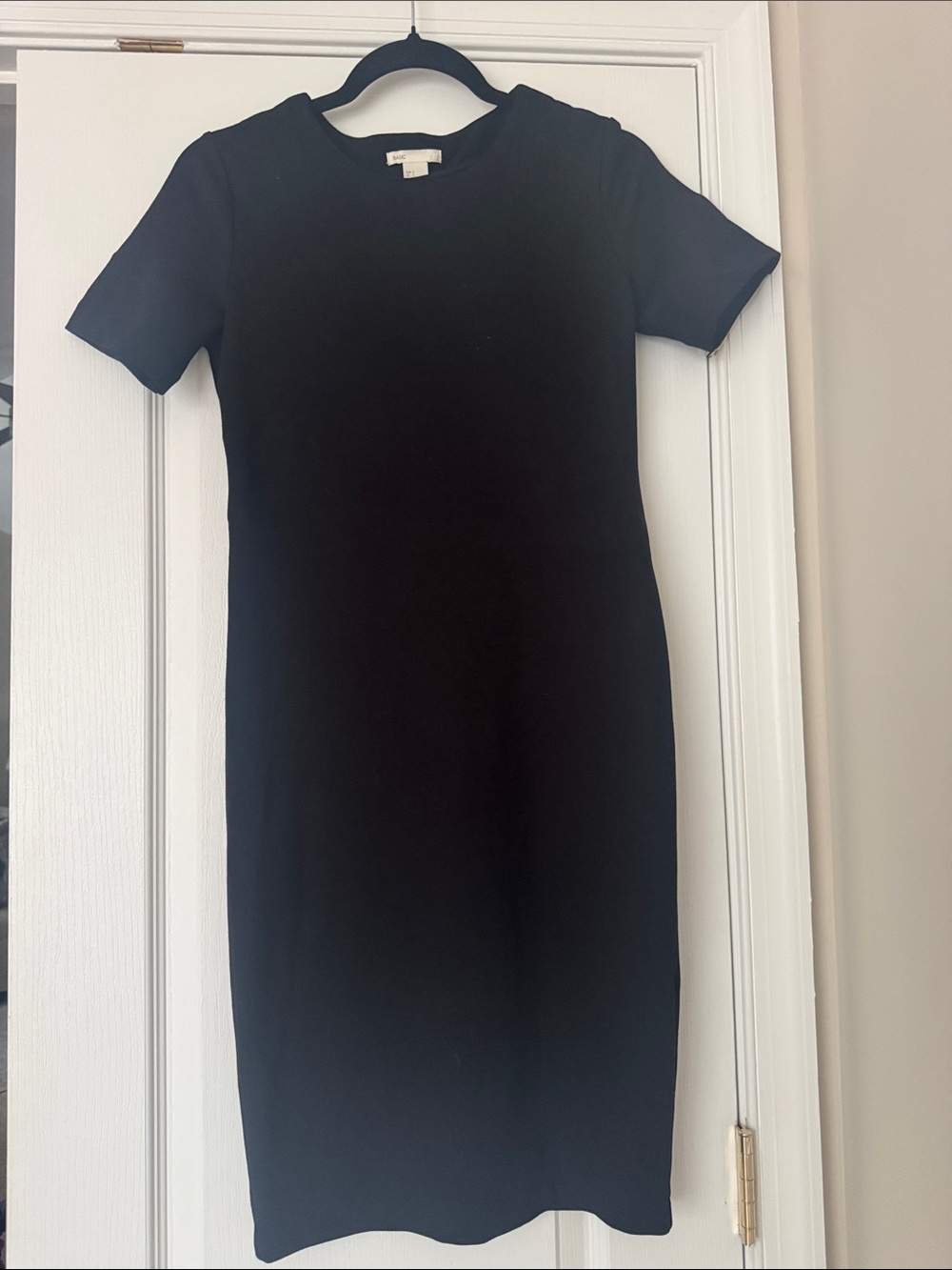H&M Black Short-Sleeve Midi Dress